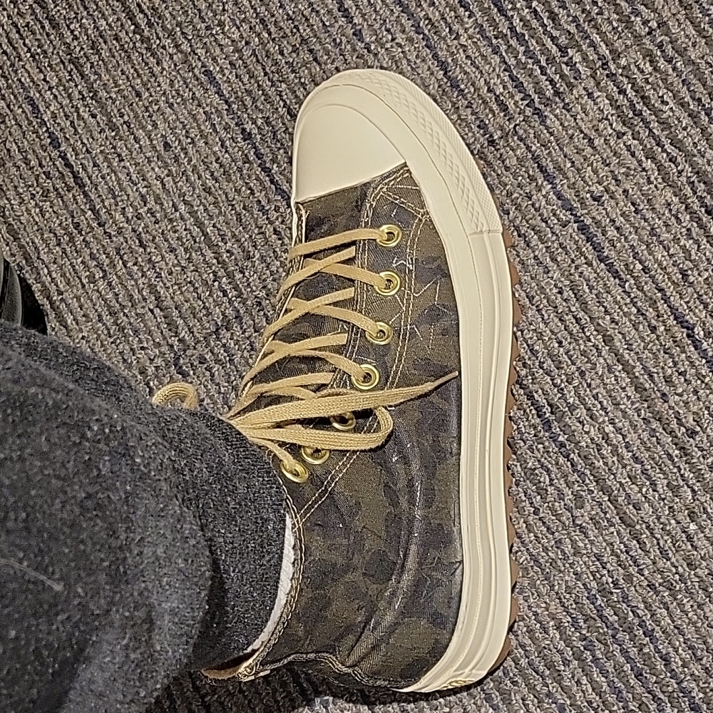 Converse High Top Ankle Boots in Dark Blue and Tan - Picture 10 of 12